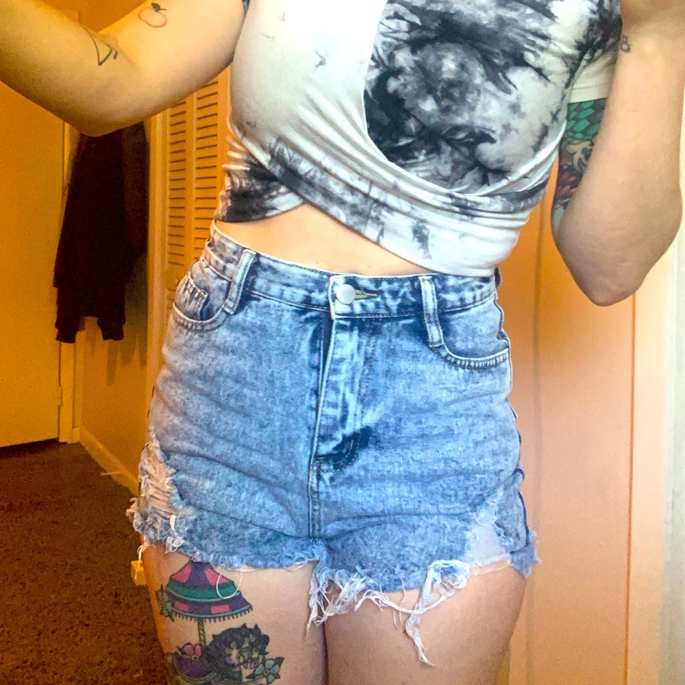 Vintage style high waisted jean shorts